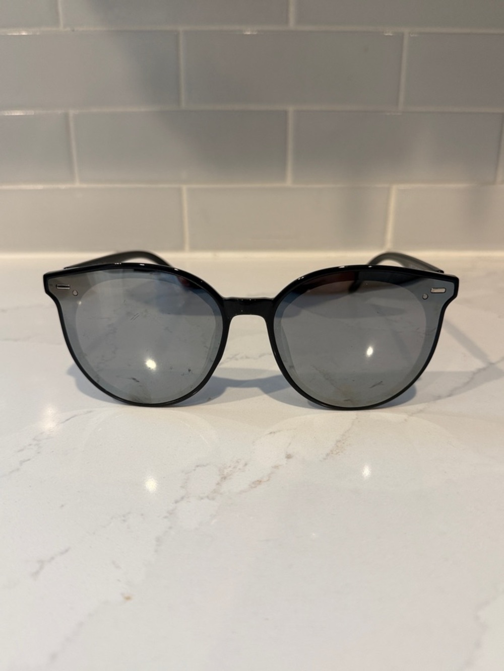 Black Round Women's Sunglasses - Mirrored Gray Lenses - Picture 1 of 4
